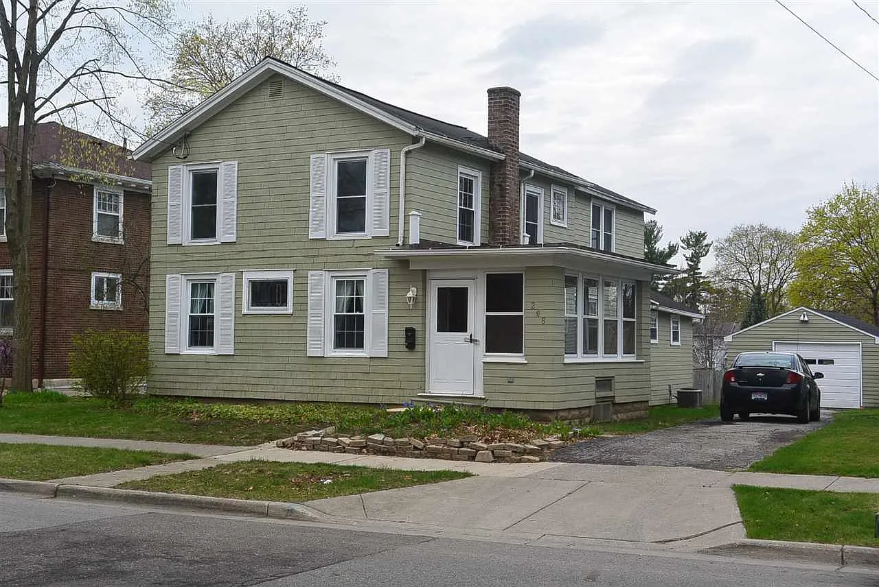 208 4th St photo 1