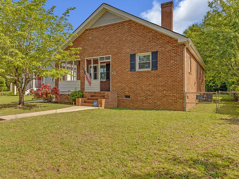 485 N Fairview Ave — Photo 1