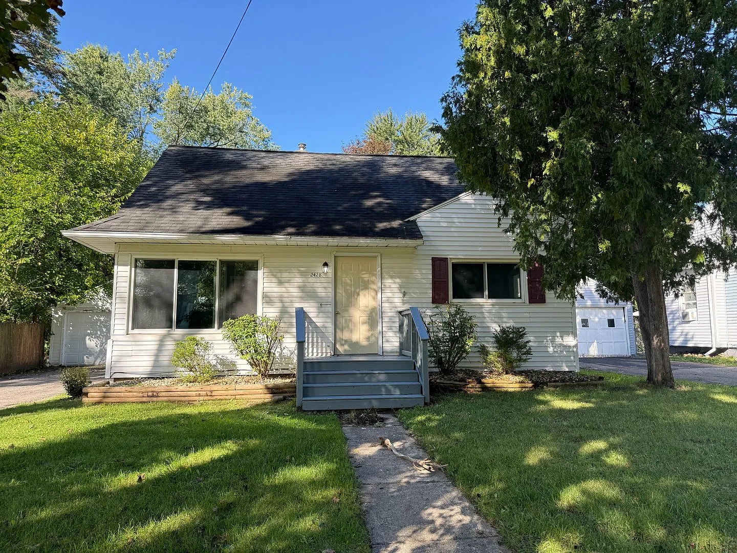 3 Bedroom Home Near Kibby Cobb & Cascade Falls Park — Photo 1