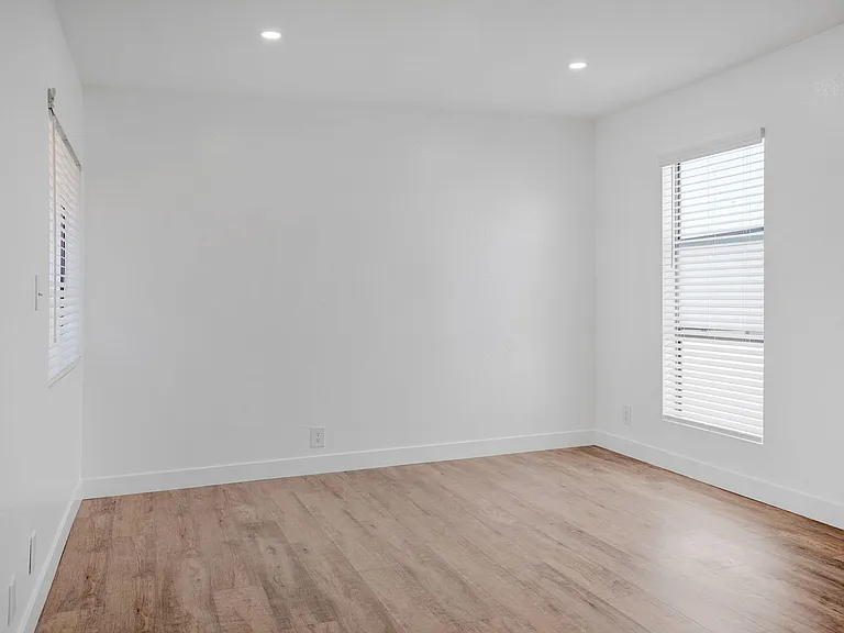 453 Ivy St — Photo 21