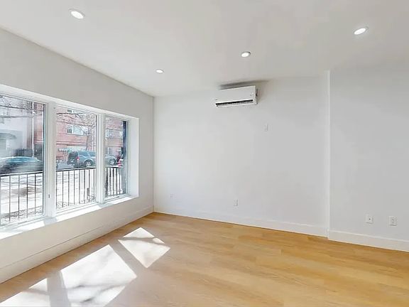 3rd image of 1215 Putnam Ave #1FR