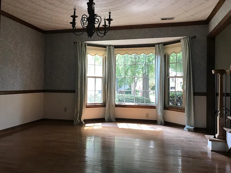 1437 Lake James Dr — Photo 10