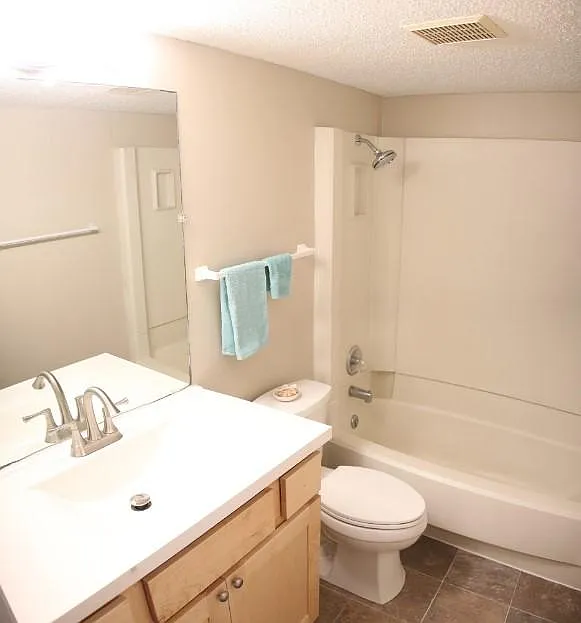 Oakwood Apartments — Photo 2