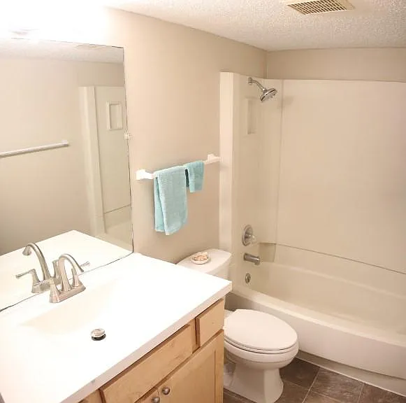 Oakwood Apartments — Photo 2