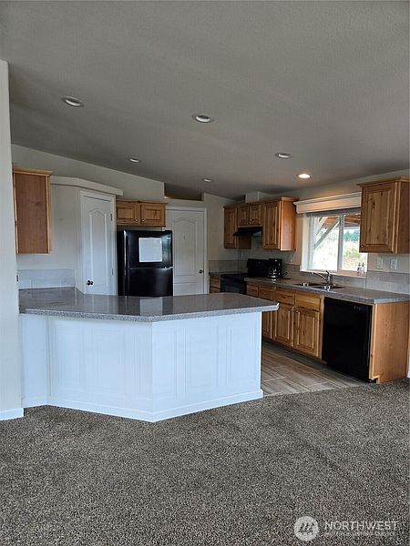 3rd image of 284 W Hale Road