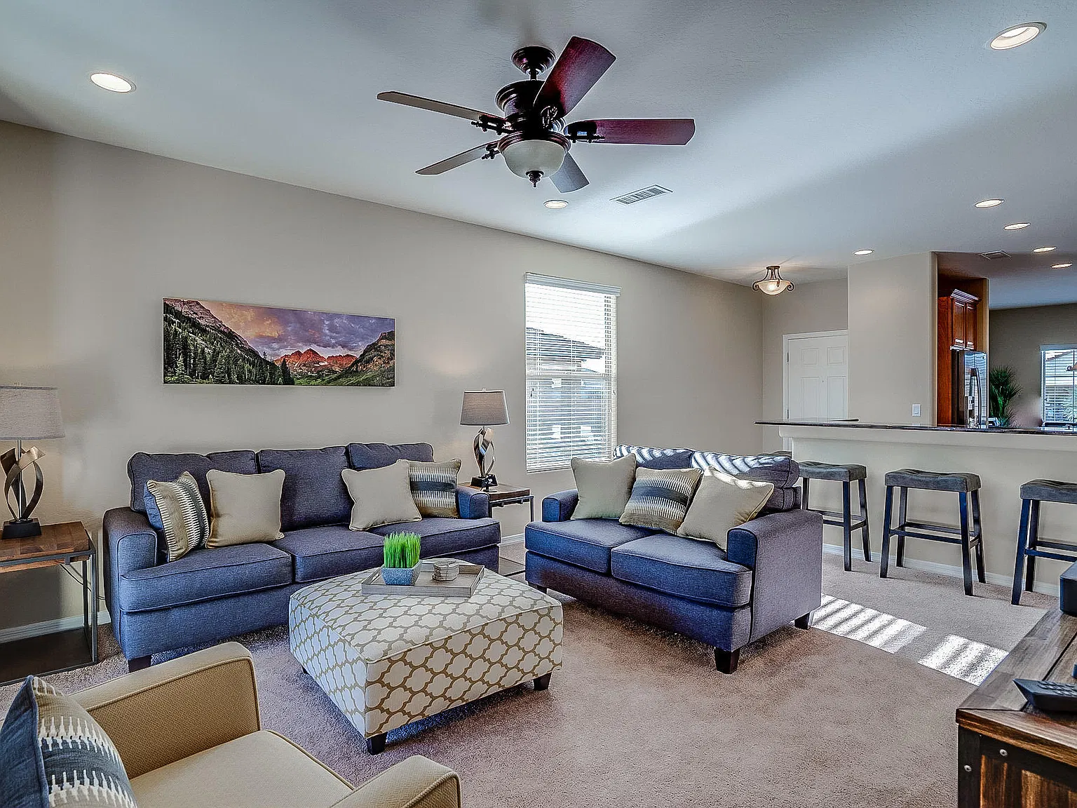 2 bed, 2.0 bath, 1373 sqft, $1,475 — Photo 2