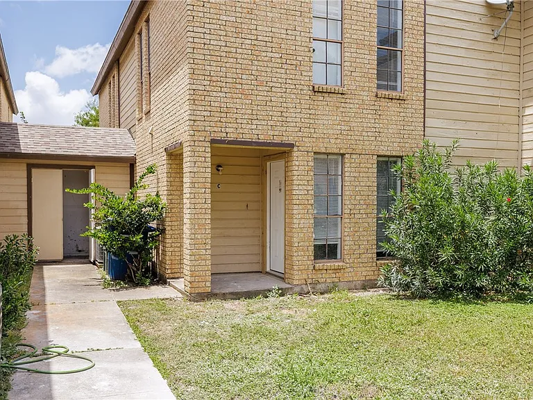6114 Wilderock Dr #C — Photo 2