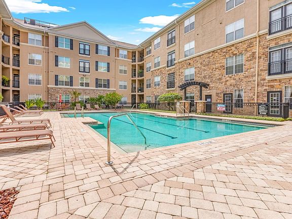 5th image of 4221 W Spruce St APT 2312
