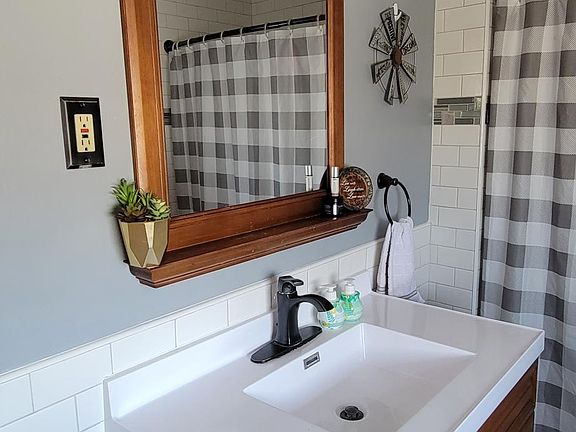 3rd image of 566 E Wabasha St #2