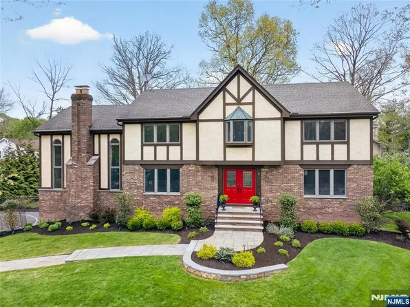 5 Sycamore Ct, Ramsey, NJ 07446