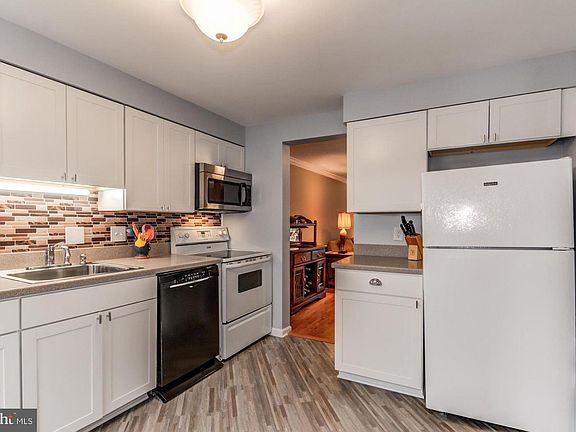4th image of 14365 N Park Ct