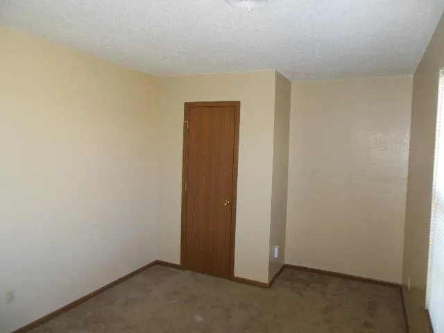 609 NE English Manor Dr #B — Photo 8