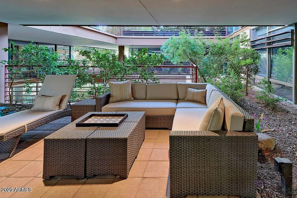 1 bed, 1.5 bath, 1134 sqft, $2,700 — Photo 2