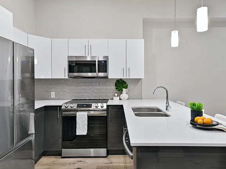 425 Ballantrae Dr — Photo 9