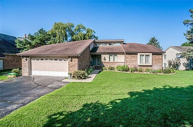 2nd image of 5455 Parview Dr