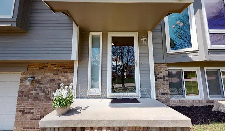 204 Summerset Dr — Photo 2