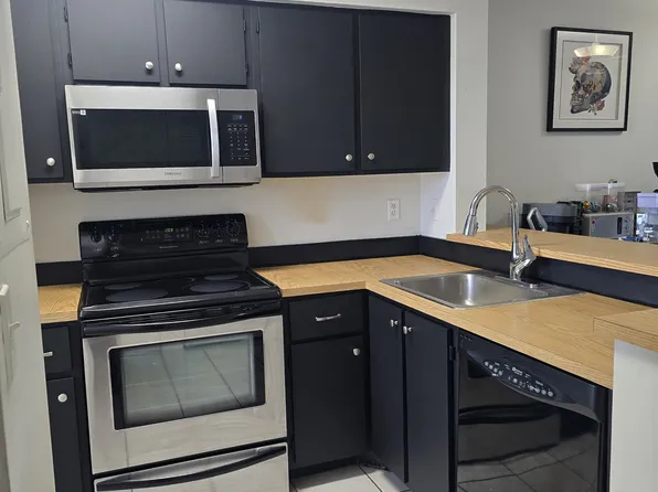 2220 N Cypress Bend Dr, Pompano Beach, FL