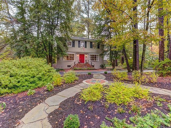 2nd image of 1100 E Durwood Cres