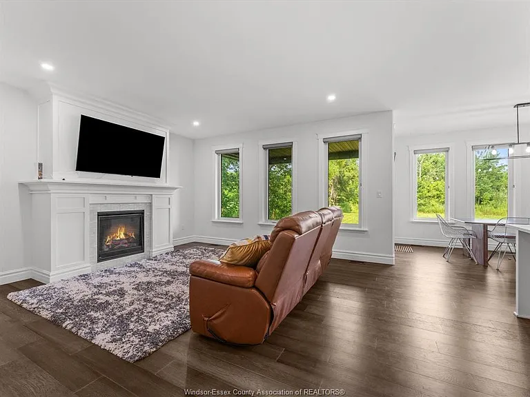93 Belleview Dr — Photo 8