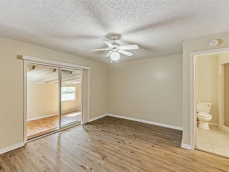 9616 N Oklawaha Ave #1/2 — Photo 31