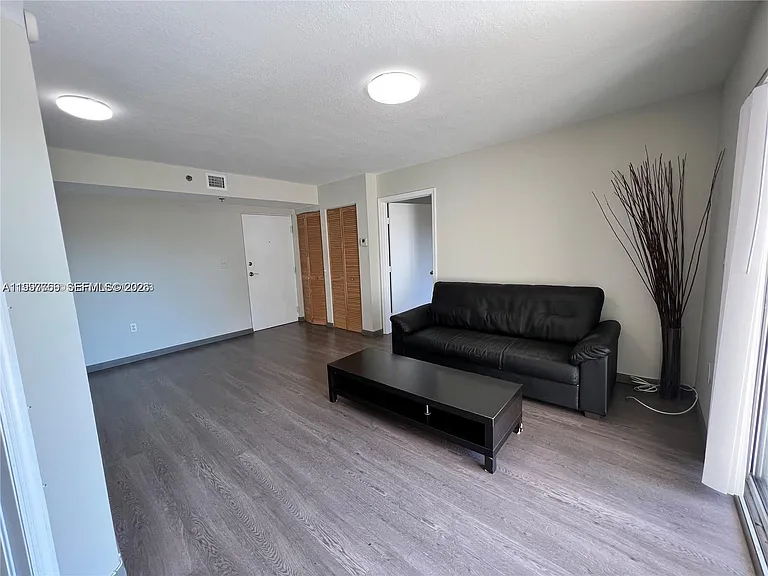 637 SW 3rd St #306 — Photo 5