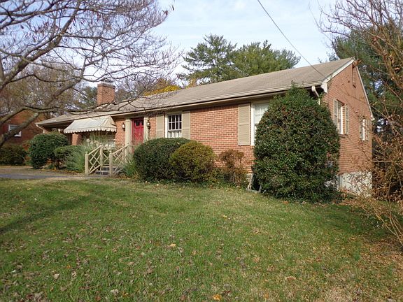 3rd image of 1870 Bridle Ln