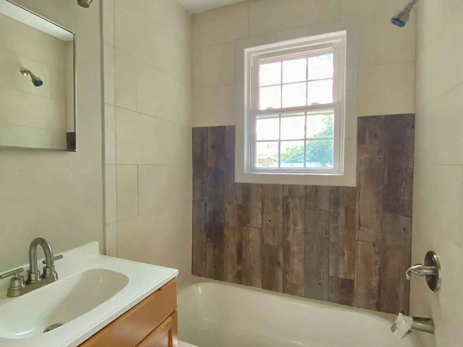 2 bed, 744 sqft, $895 — Photo 2