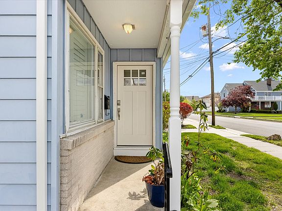 5th image of 7024 Calvert Ave #B