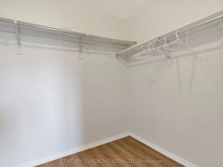 19 Odessa Cres — Photo 18