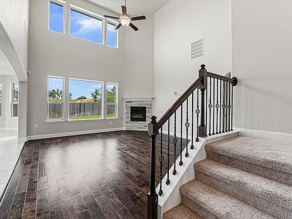 2nd image of 505 Fair Oaks Dr