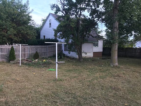 3rd image of 25043 Malvina Ave