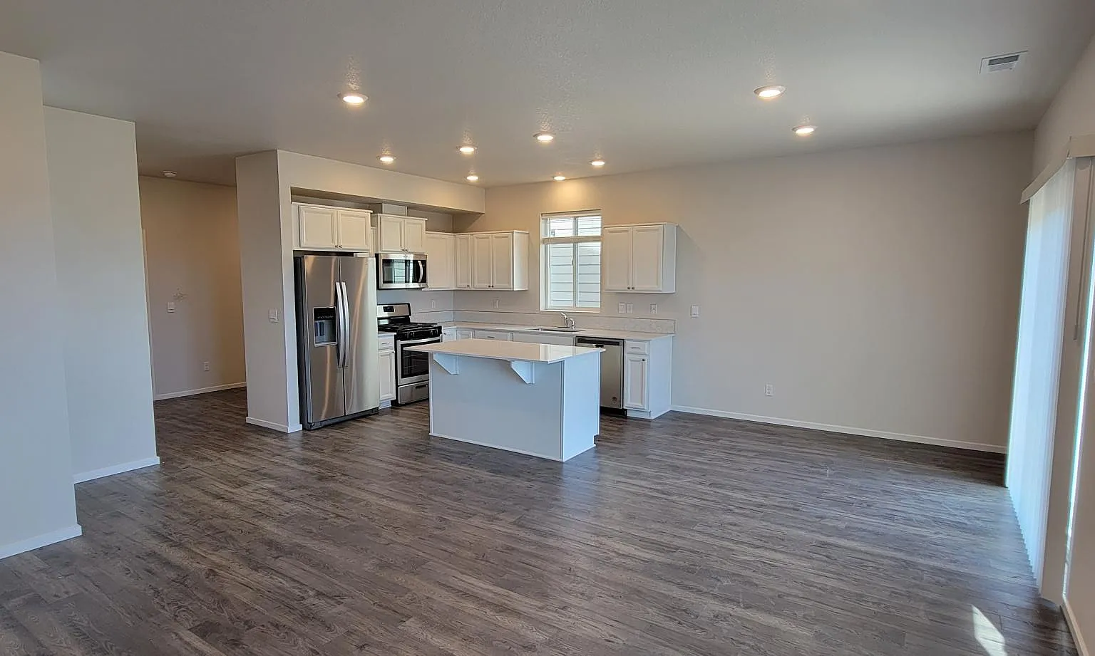 4 bed, 1880 sqft, $2,795 — Photo 3