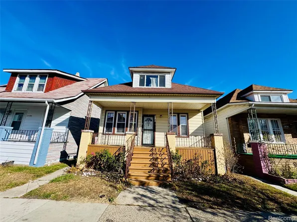 12140 Mitchell St, Hamtramck, MI 48212