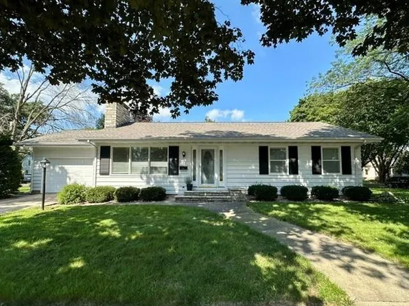 107 Hulin St, Charles City, IA 50616