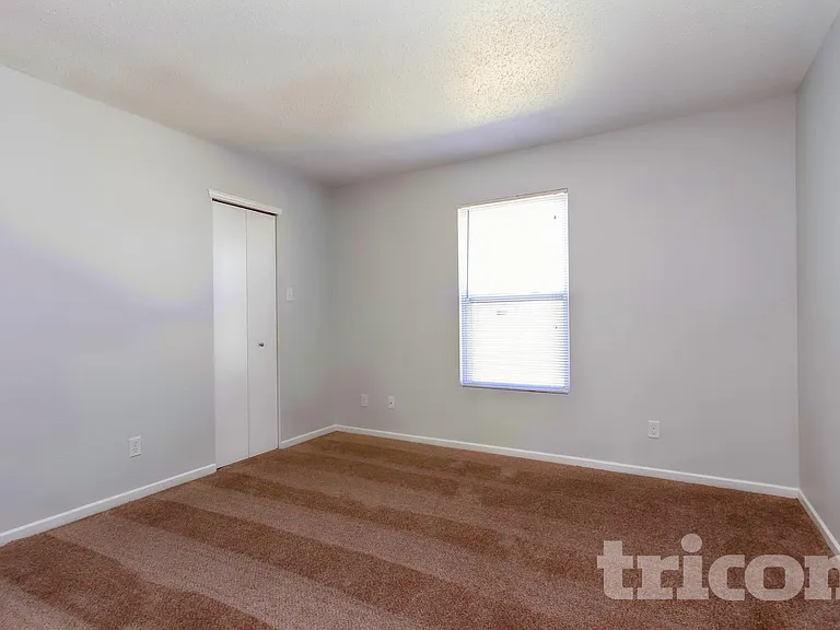 453 Bridgewater Dr — Photo 10