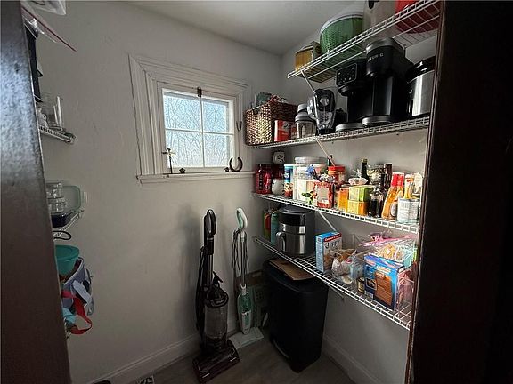 5th image of 274 Waterman Ave #2