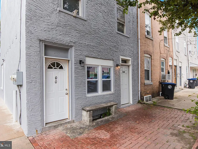200 Maple St #1 — Photo 2