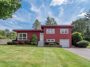 28 Redwood Rd, Portsmouth, RI 02871