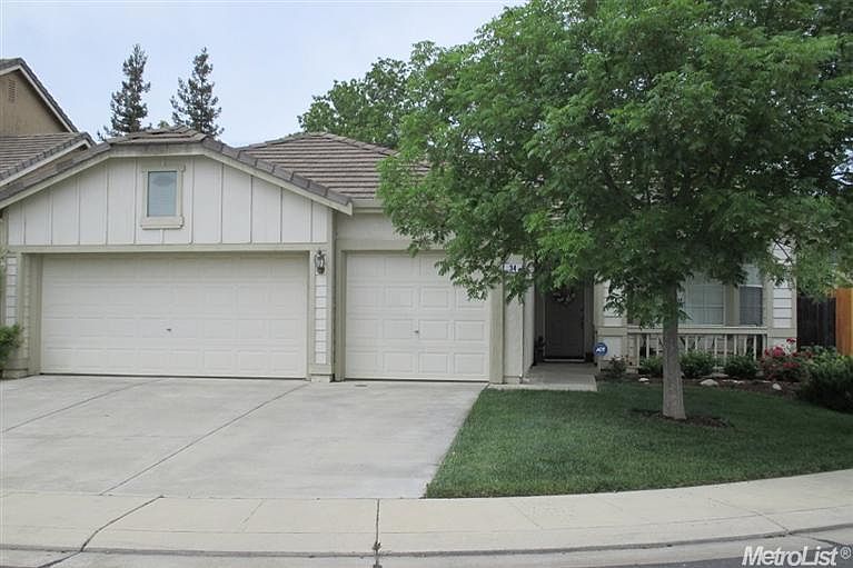 1st image of 34 Hiller Ct