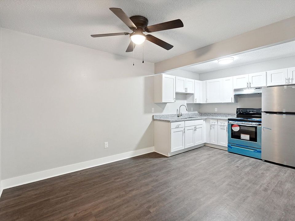 Center Court Apartments 201 N Center St Lowell, MI Zillow