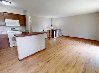 2101 Bradley St N, Maplewood, MN 55117