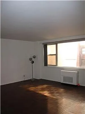 Rented by R New York | media 12