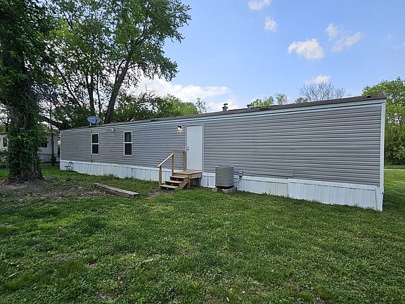 3rd image of 309 Caborn St