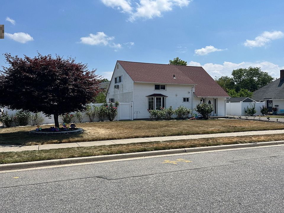 1st image of 15 Tailor Ln