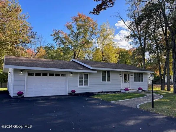 332 Ferris Rd, Colonie, NY 12304