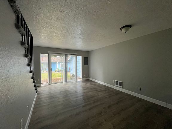 3rd image of 15139 SE Powell Blvd APT 18