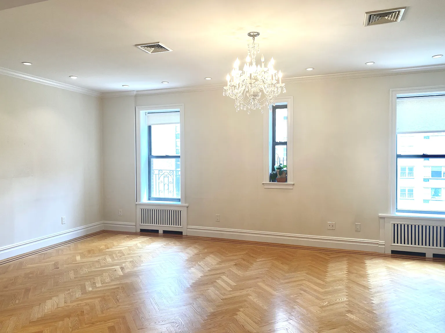 1240 Park Avenue — Photo 2