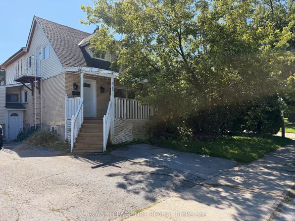 8200 Woodbine St, Niagara Falls, ON L2H 1C7