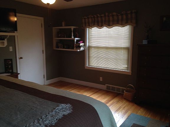 4th image of 104 Joann Dr