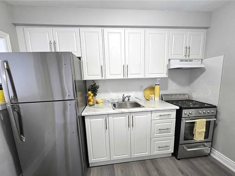 300 Balmoral Ave N #2 — Photo 2